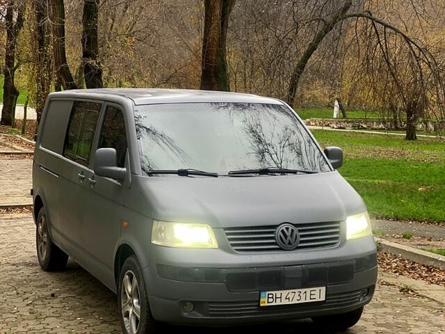Красный Фольксваген Transporter, объемом двигателя 2.5 л и пробегом 300 тыс. км за 7500 $, фото 1 на Automoto.ua