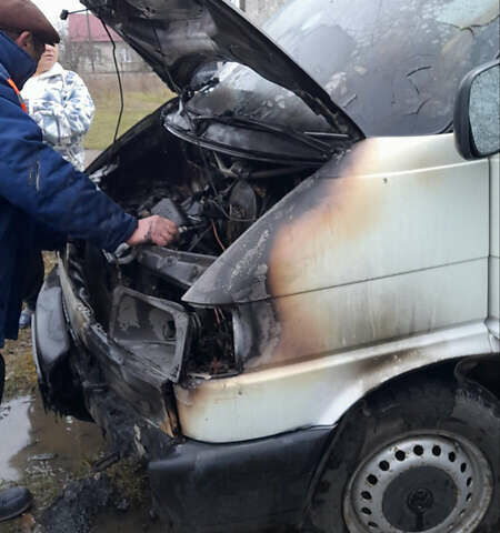 Фольксваген Transporter, объемом двигателя 2.4 л и пробегом 240 тыс. км за 1500 $, фото 1 на Automoto.ua