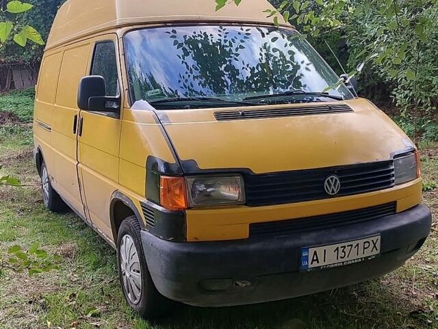 Желтый Фольксваген Transporter, объемом двигателя 1.9 л и пробегом 395 тыс. км за 3500 $, фото 1 на Automoto.ua