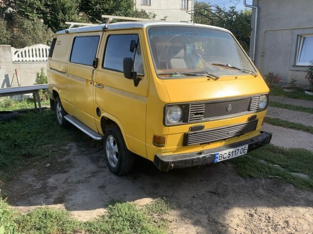 Желтый Фольксваген Transporter, объемом двигателя 1.9 л и пробегом 300 тыс. км за 2000 $, фото 1 на Automoto.ua