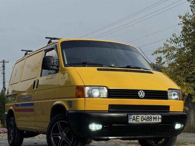 Желтый Фольксваген Transporter, объемом двигателя 1.9 л и пробегом 320 тыс. км за 8600 $, фото 1 на Automoto.ua