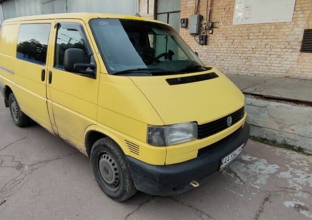Желтый Фольксваген Transporter, объемом двигателя 2.5 л и пробегом 450 тыс. км за 5000 $, фото 1 на Automoto.ua