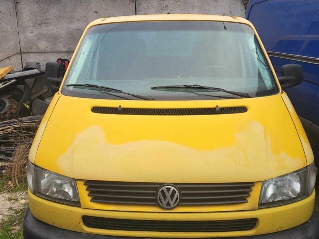 Желтый Фольксваген Transporter, объемом двигателя 2.5 л и пробегом 445 тыс. км за 5500 $, фото 1 на Automoto.ua