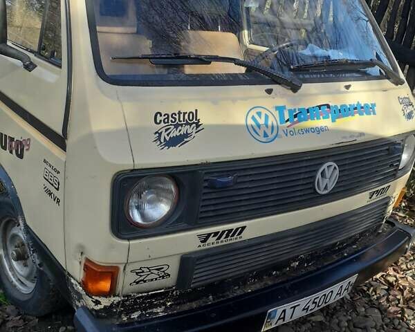 Желтый Фольксваген Transporter, объемом двигателя 1.9 л и пробегом 300 тыс. км за 2100 $, фото 1 на Automoto.ua