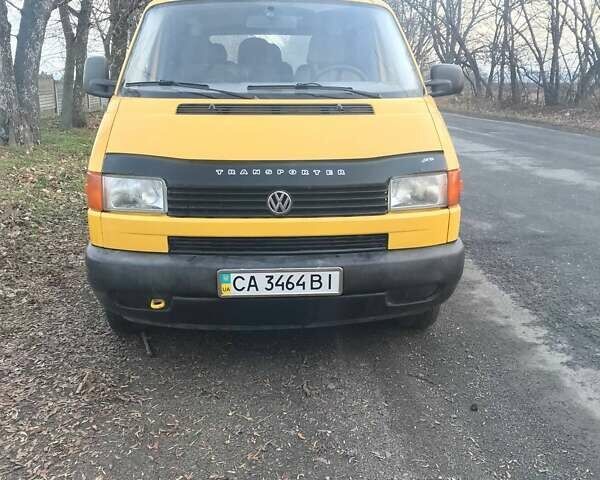 Желтый Фольксваген Transporter, объемом двигателя 1.9 л и пробегом 347 тыс. км за 5500 $, фото 1 на Automoto.ua