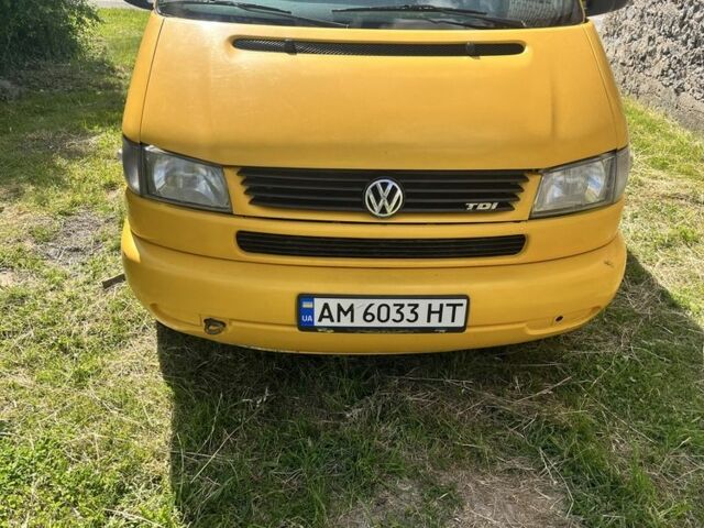 Желтый Фольксваген Transporter, объемом двигателя 1.9 л и пробегом 450 тыс. км за 3600 $, фото 1 на Automoto.ua