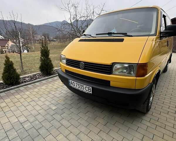 Желтый Фольксваген Transporter, объемом двигателя 1.9 л и пробегом 260 тыс. км за 5800 $, фото 1 на Automoto.ua