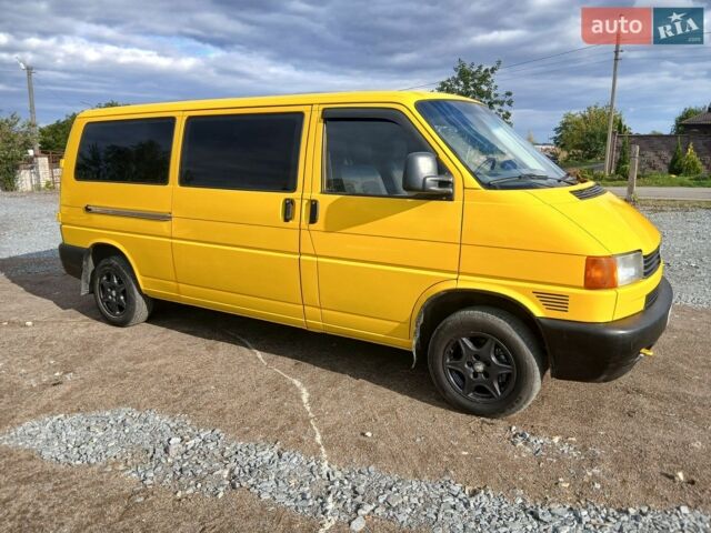 Желтый Фольксваген Transporter, объемом двигателя 2.5 л и пробегом 402 тыс. км за 6700 $, фото 1 на Automoto.ua