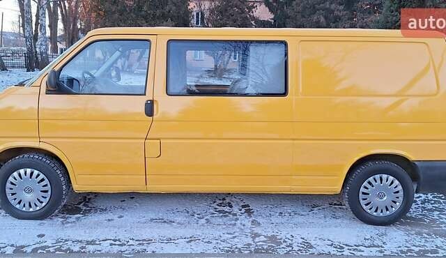 Желтый Фольксваген Transporter, объемом двигателя 2.5 л и пробегом 370 тыс. км за 5900 $, фото 1 на Automoto.ua