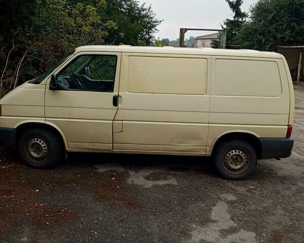 Желтый Фольксваген Transporter, объемом двигателя 1.9 л и пробегом 396 тыс. км за 3000 $, фото 1 на Automoto.ua