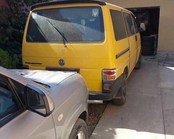Желтый Фольксваген Transporter, объемом двигателя 2.5 л и пробегом 436 тыс. км за 5800 $, фото 1 на Automoto.ua