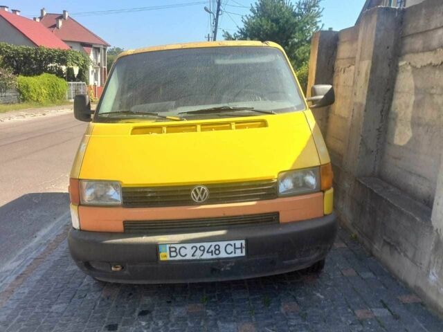 Желтый Фольксваген Transporter, объемом двигателя 2.5 л и пробегом 271 тыс. км за 4400 $, фото 1 на Automoto.ua