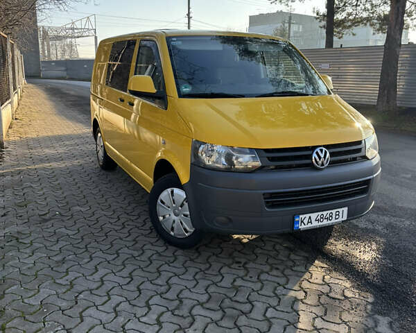 Желтый Фольксваген Transporter, объемом двигателя 1.97 л и пробегом 207 тыс. км за 14500 $, фото 1 на Automoto.ua