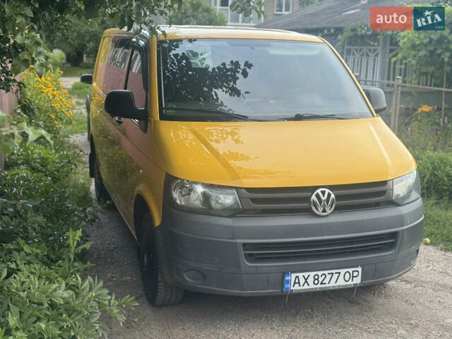 Желтый Фольксваген Transporter, объемом двигателя 1.97 л и пробегом 200 тыс. км за 11777 $, фото 1 на Automoto.ua