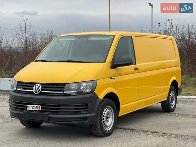 Желтый Фольксваген Transporter, объемом двигателя 2 л и пробегом 228 тыс. км за 21990 $, фото 1 на Automoto.ua