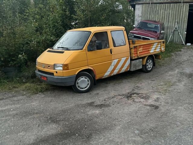 Жовтий Фольксваген Transporter, об'ємом двигуна 2.4 л та пробігом 290 тис. км за 3600 $, фото 1 на Automoto.ua