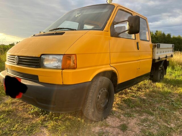 Желтый Фольксваген Transporter, объемом двигателя 2.5 л и пробегом 470 тыс. км за 2850 $, фото 1 на Automoto.ua