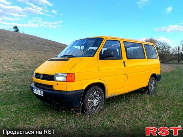 Желтый Фольксваген Transporter, объемом двигателя 1.9 л и пробегом 260 тыс. км за 4200 $, фото 1 на Automoto.ua