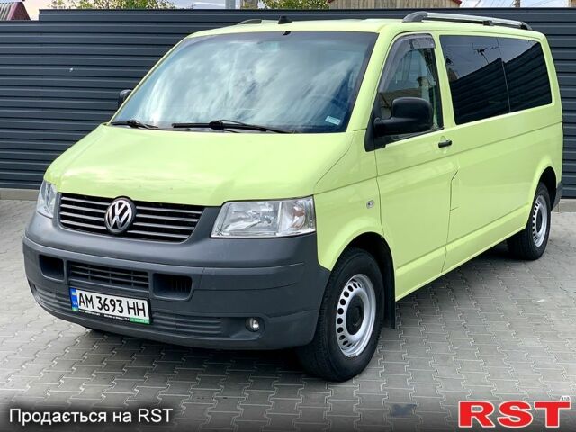 Желтый Фольксваген Transporter, объемом двигателя 2.5 л и пробегом 250 тыс. км за 7777 $, фото 1 на Automoto.ua