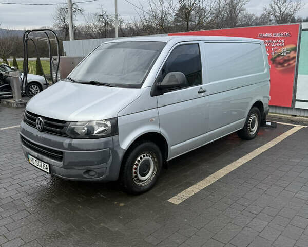 Серый Фольксваген Transporter, объемом двигателя 2 л и пробегом 499 тыс. км за 10500 $, фото 1 на Automoto.ua
