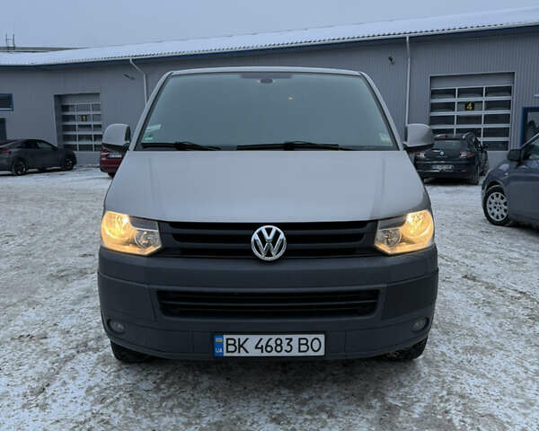 Серый Фольксваген Transporter, объемом двигателя 2 л и пробегом 326 тыс. км за 13000 $, фото 1 на Automoto.ua