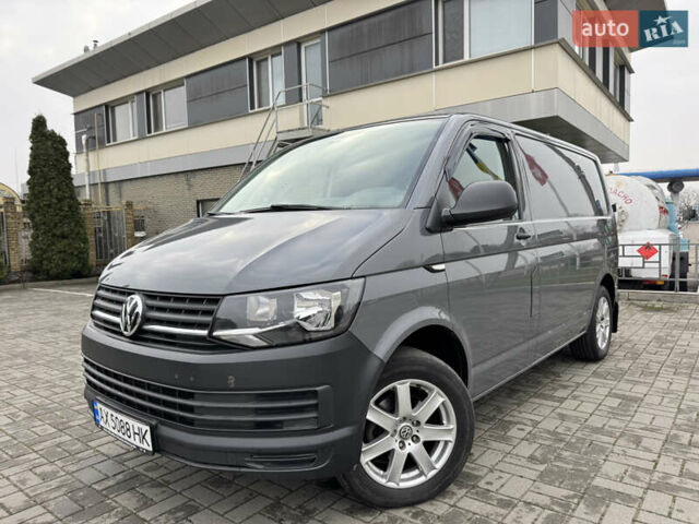 Серый Фольксваген Transporter, объемом двигателя 2 л и пробегом 280 тыс. км за 14999 $, фото 1 на Automoto.ua