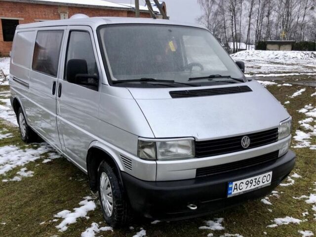 Серый Фольксваген Transporter, объемом двигателя 2.4 л и пробегом 300 тыс. км за 4500 $, фото 1 на Automoto.ua
