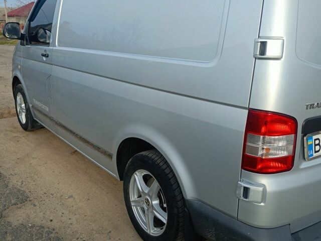 Серый Фольксваген Transporter, объемом двигателя 2 л и пробегом 279 тыс. км за 11000 $, фото 1 на Automoto.ua