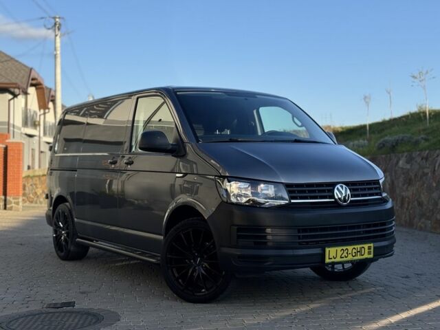 Серый Фольксваген Transporter, объемом двигателя 2 л и пробегом 205 тыс. км за 19900 $, фото 1 на Automoto.ua