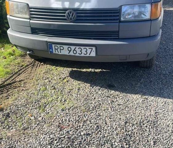 Серый Фольксваген Transporter, объемом двигателя 2.4 л и пробегом 300 тыс. км за 3250 $, фото 1 на Automoto.ua