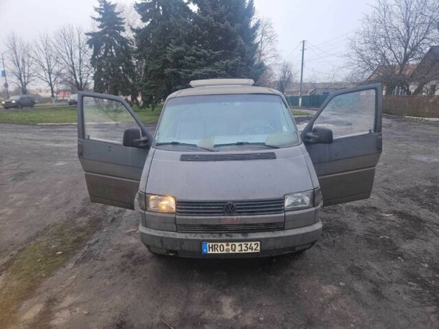 Серый Фольксваген Transporter, объемом двигателя 2.4 л и пробегом 330 тыс. км за 3670 $, фото 1 на Automoto.ua