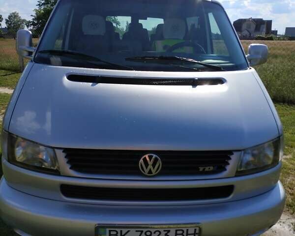 Серый Фольксваген Transporter, объемом двигателя 2.46 л и пробегом 370 тыс. км за 10000 $, фото 1 на Automoto.ua