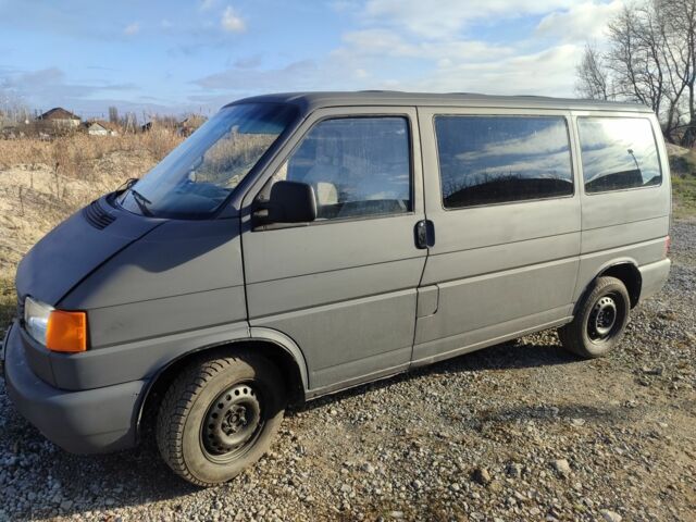 Серый Фольксваген Transporter, объемом двигателя 2.5 л и пробегом 389 тыс. км за 3400 $, фото 1 на Automoto.ua