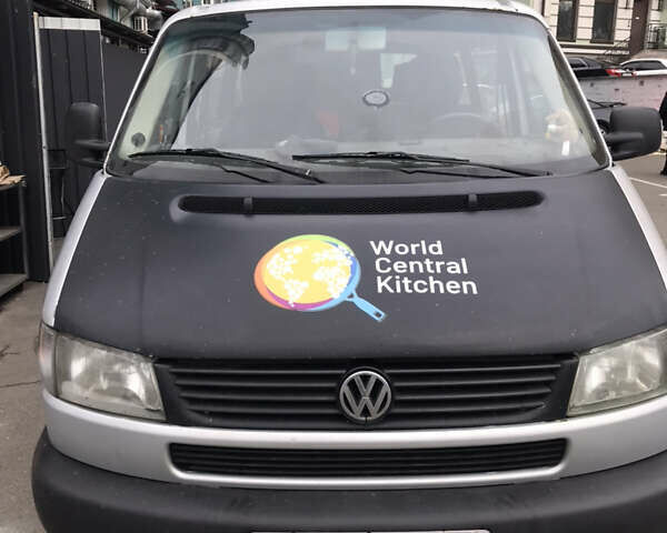 Серый Фольксваген Transporter, объемом двигателя 2.5 л и пробегом 750 тыс. км за 9000 $, фото 1 на Automoto.ua