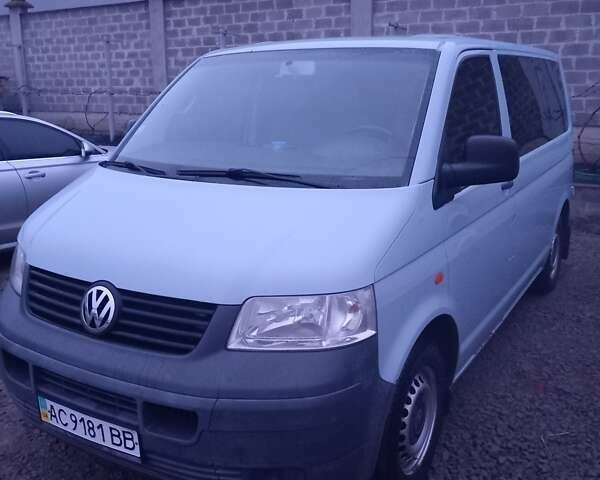 Серый Фольксваген Transporter, объемом двигателя 2.5 л и пробегом 428 тыс. км за 9000 $, фото 1 на Automoto.ua