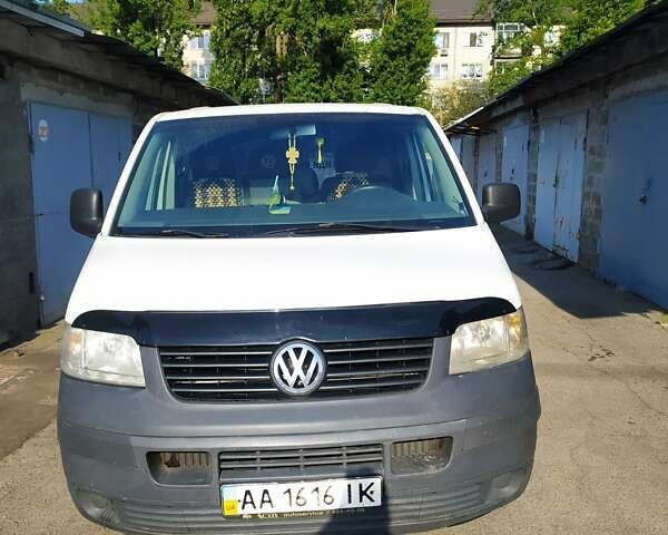 Серый Фольксваген Transporter, объемом двигателя 1.9 л и пробегом 450 тыс. км за 6000 $, фото 1 на Automoto.ua
