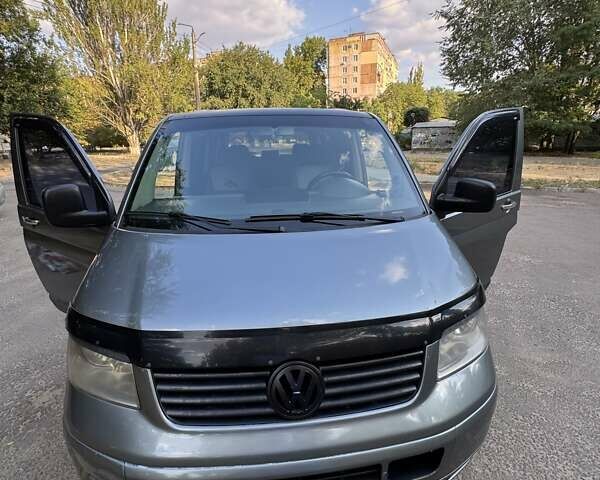 Серый Фольксваген Transporter, объемом двигателя 2.5 л и пробегом 400 тыс. км за 12000 $, фото 1 на Automoto.ua