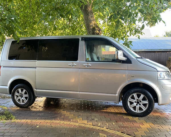 Серый Фольксваген Transporter, объемом двигателя 2.5 л и пробегом 280 тыс. км за 5300 $, фото 1 на Automoto.ua