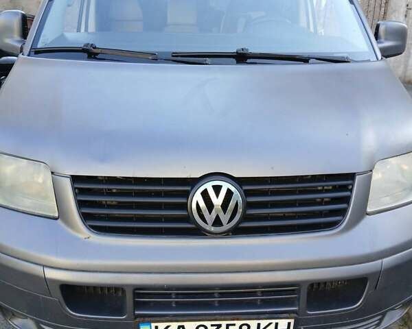 Серый Фольксваген Transporter, объемом двигателя 2.5 л и пробегом 582 тыс. км за 10000 $, фото 1 на Automoto.ua