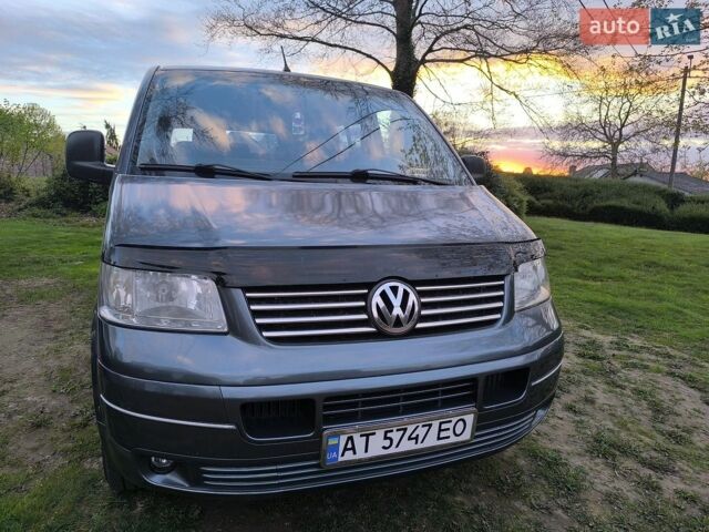 Серый Фольксваген Transporter, объемом двигателя 1.9 л и пробегом 305 тыс. км за 7700 $, фото 1 на Automoto.ua