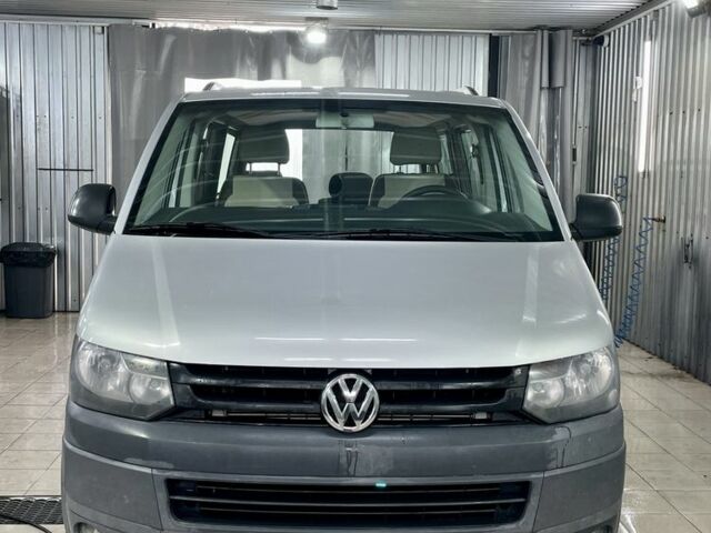 Серый Фольксваген Transporter, объемом двигателя 2 л и пробегом 437 тыс. км за 9000 $, фото 1 на Automoto.ua