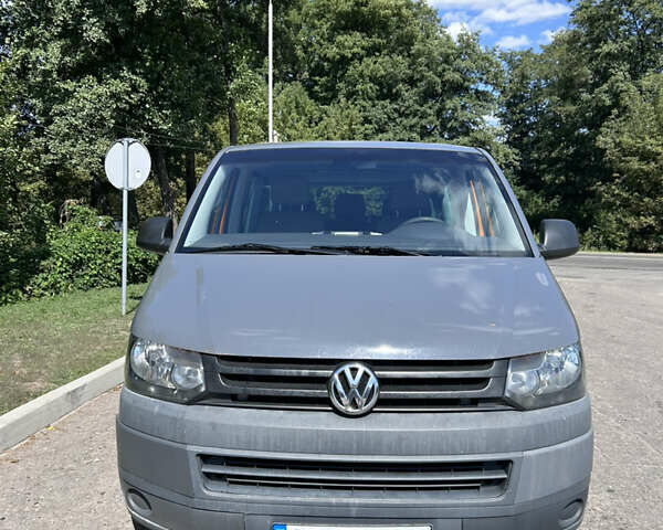 Серый Фольксваген Transporter, объемом двигателя 1.97 л и пробегом 330 тыс. км за 12500 $, фото 1 на Automoto.ua