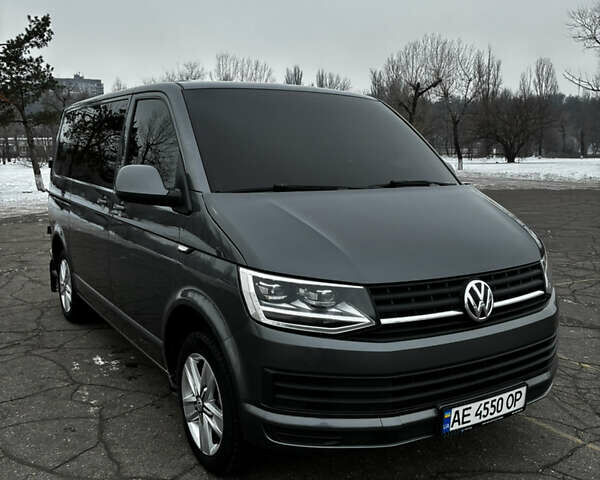 Серый Фольксваген Transporter, объемом двигателя 2 л и пробегом 255 тыс. км за 24499 $, фото 1 на Automoto.ua