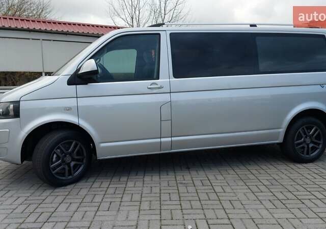 Серый Фольксваген Transporter, объемом двигателя 2 л и пробегом 235 тыс. км за 19900 $, фото 1 на Automoto.ua