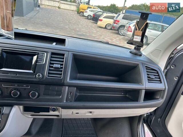 Серый Фольксваген Transporter, объемом двигателя 2 л и пробегом 208 тыс. км за 27900 $, фото 1 на Automoto.ua