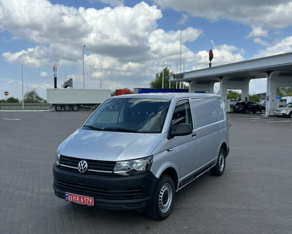 Серый Фольксваген Transporter, объемом двигателя 2 л и пробегом 198 тыс. км за 18512 $, фото 1 на Automoto.ua