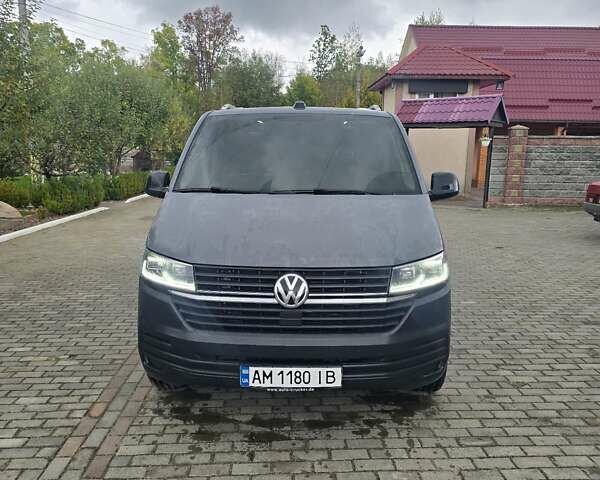 Серый Фольксваген Transporter, объемом двигателя 2 л и пробегом 185 тыс. км за 39000 $, фото 1 на Automoto.ua