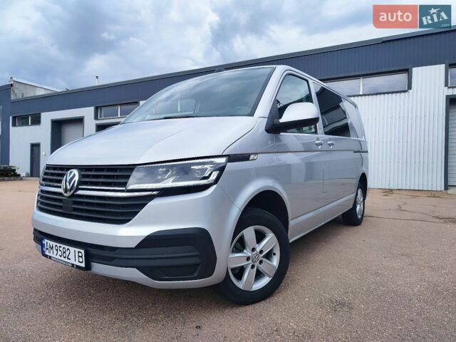 Серый Фольксваген Transporter, объемом двигателя 2 л и пробегом 247 тыс. км за 28950 $, фото 1 на Automoto.ua