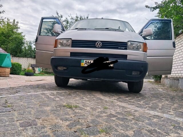 Серый Фольксваген Transporter, объемом двигателя 2 л и пробегом 427 тыс. км за 7500 $, фото 1 на Automoto.ua