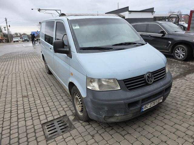 Серый Фольксваген Transporter, объемом двигателя 2.5 л и пробегом 300 тыс. км за 5000 $, фото 1 на Automoto.ua